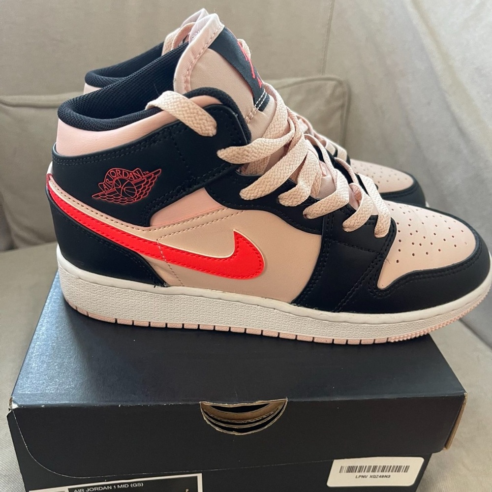 Jordan 1 Mid GS- Atmosphere/Infrared Sz 5Y/6.5W